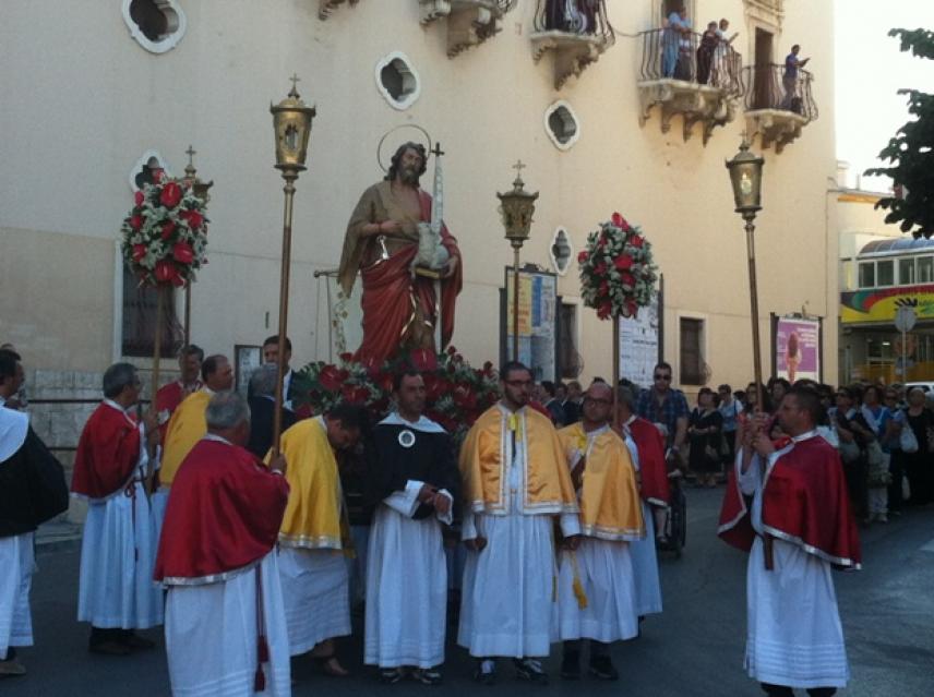 In Processione Per Le Vie Della Citt Cultura E Spettacolo Fasano