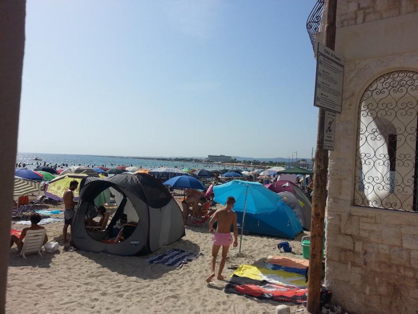 La Spiaggia Di Torre Canne Ancora Una Volta Invasa Da Tende